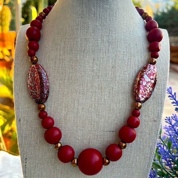 Vintage Jewelry - Cute Red Wood Bead Choker Necklace 